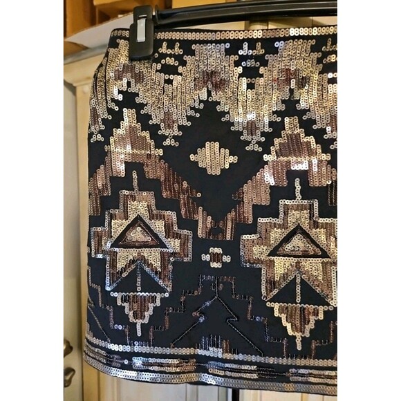 Express Aztec Geometric Print Sequin Mini Skirt Gold Black XS (27x13) Excellent - Picture 2 of 8